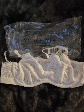 Victoria's Secret White Lace Underwire Bra